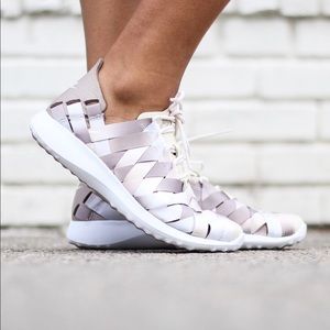Nike Woven Juvenate !